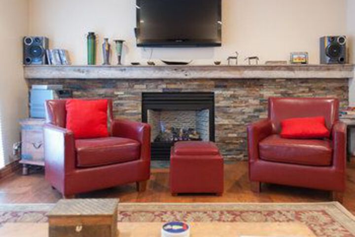 3BR 3BA Expansive Mountain Townhome Private Hot Tub by RedAwning