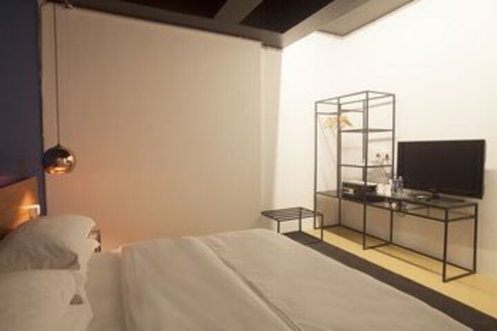 Room 72 of 89