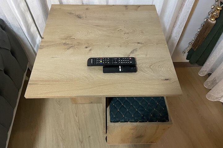 Room 5 of 100