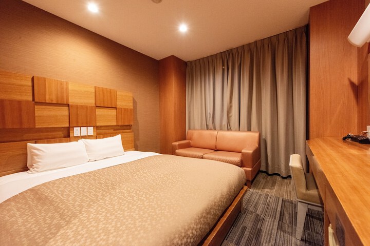 Room 6 of 38