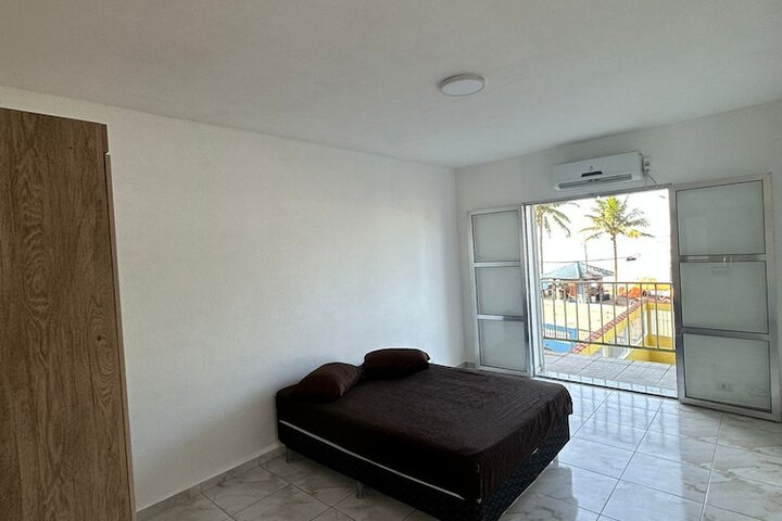 Room 4 of 37
