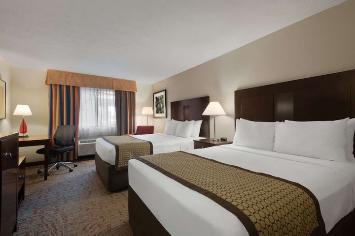 2 Queen Beds (9 of 18)
