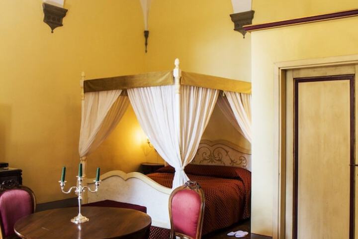 Room 10 of 86