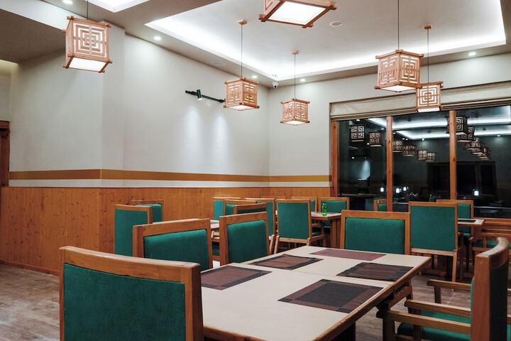 Dining 32 of 40