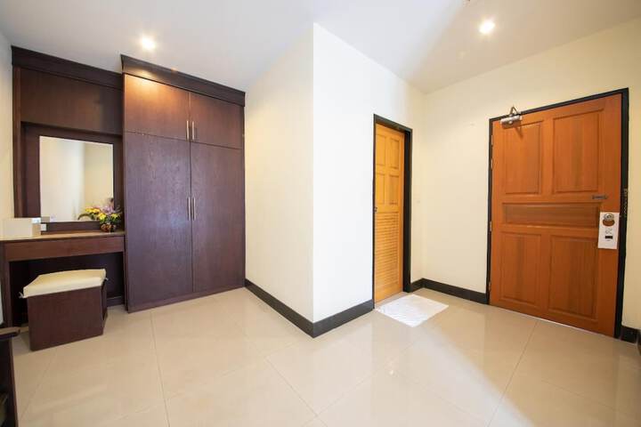 Room 11 of 24