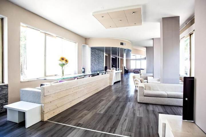 Guest Lobby