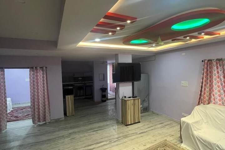 Room 8 of 18