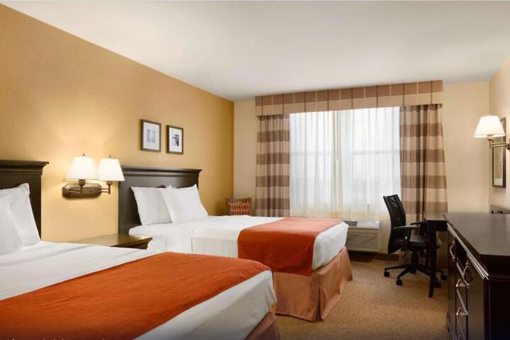 2 Queen Beds (7 of 7)