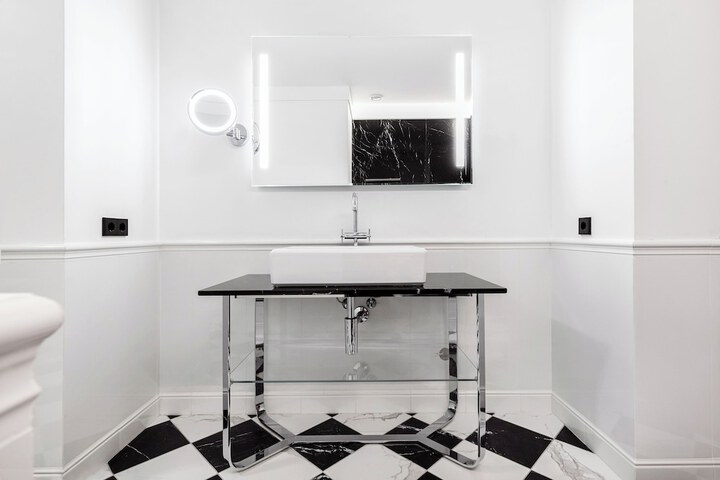 Room 45 of 77