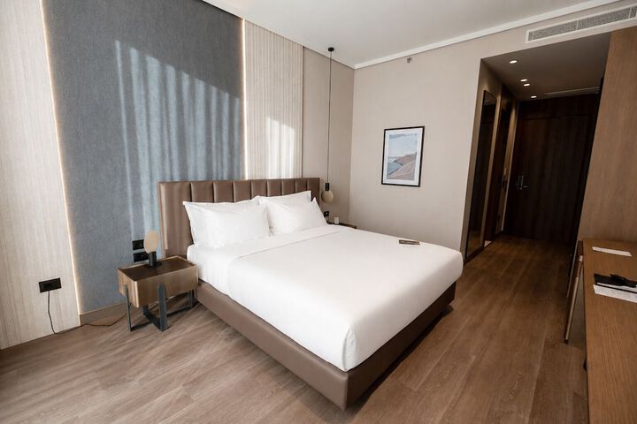 Room 42 of 176