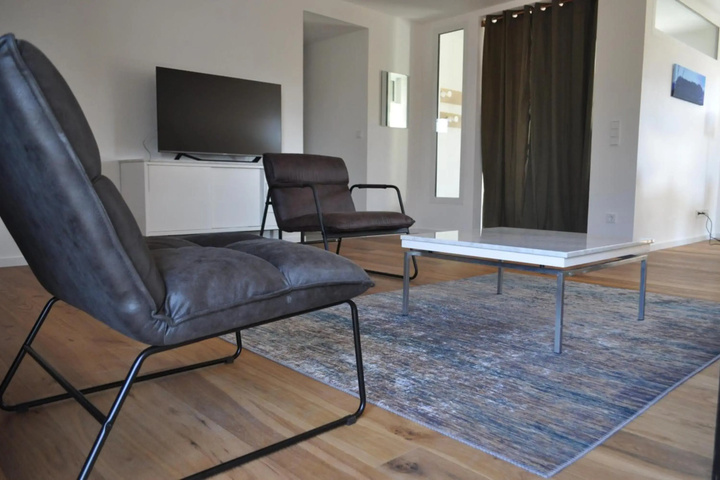 Room 2 of 17