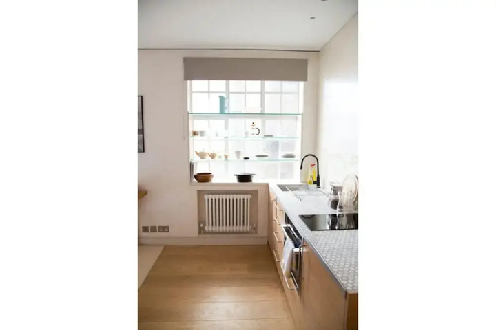 Light and Functional Flat in Chelsea by Kings Road VR
