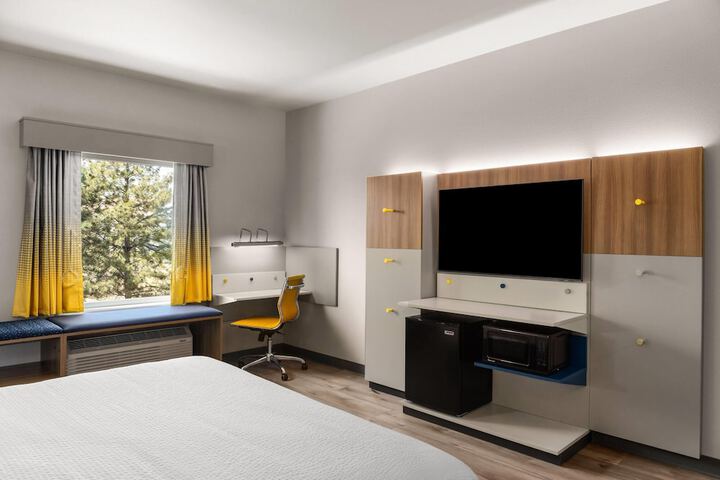 Room 10 of 40