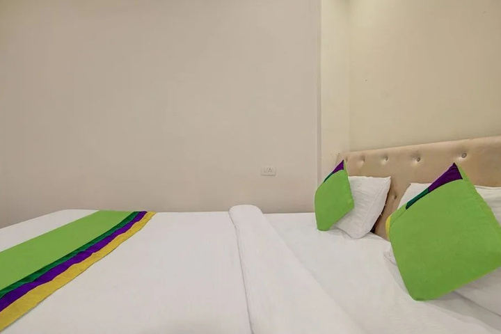 Room 3 of 12