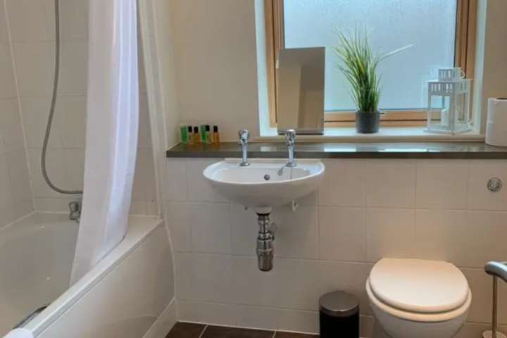 Room 8 of 18