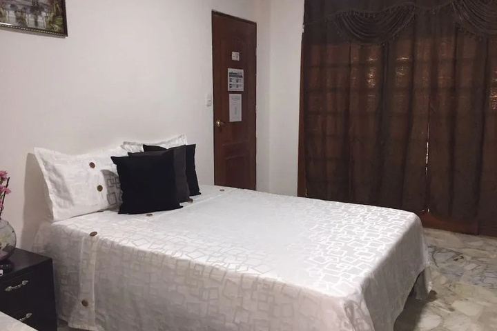 Room 5 of 12