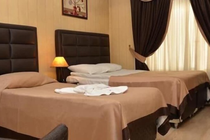 Room 4 of 13