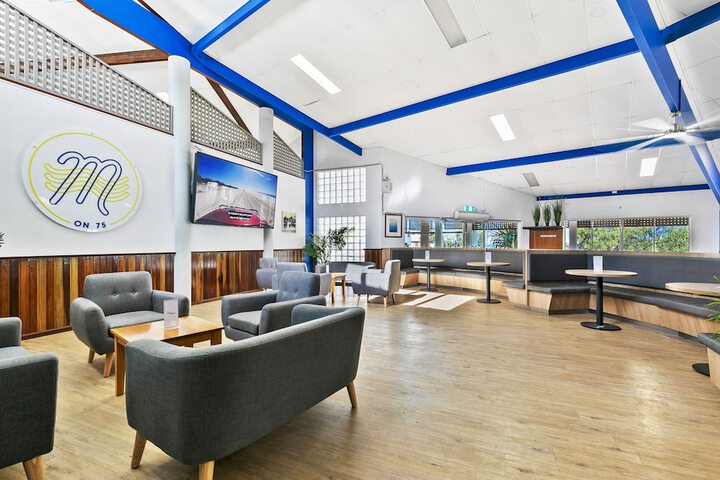 Lounge 59 of 76