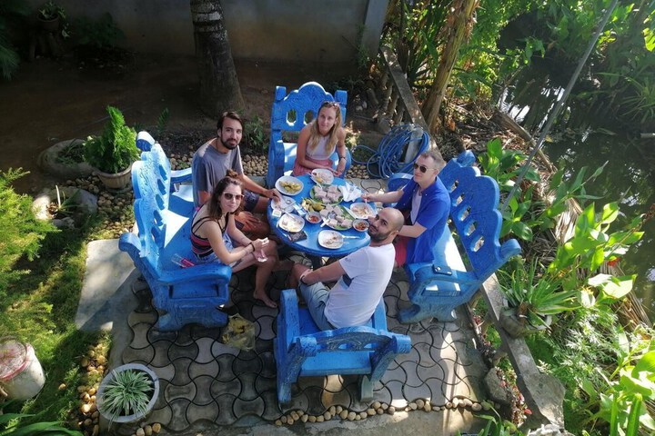 Dining 16 of 49