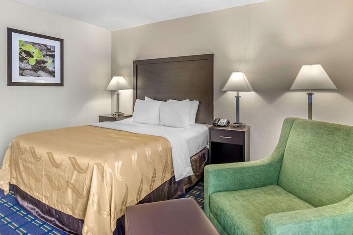 2 Queen Beds (2 of 12)