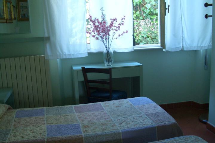 Room 6 of 27
