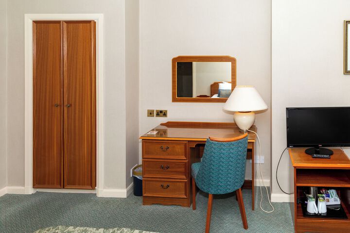 Room 42 of 149