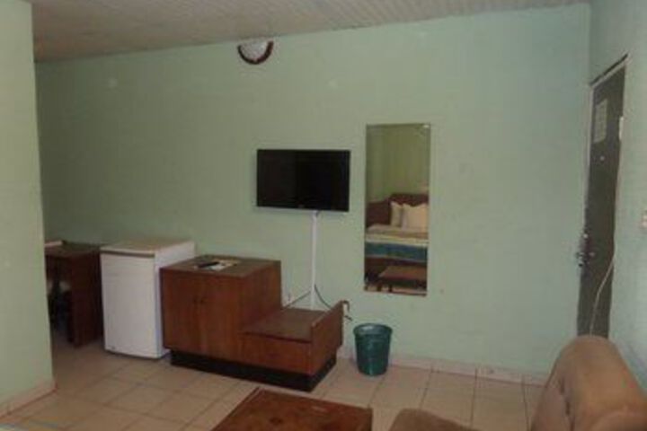 Room 27 of 33
