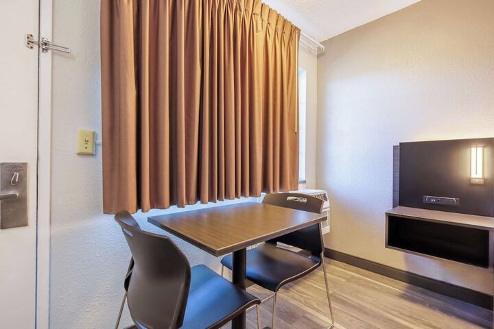 Room 4 of 29