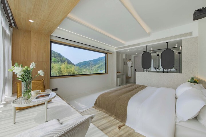 Room 4 of 119
