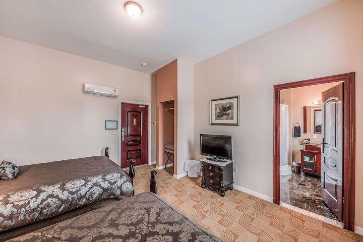 Room 30 of 46