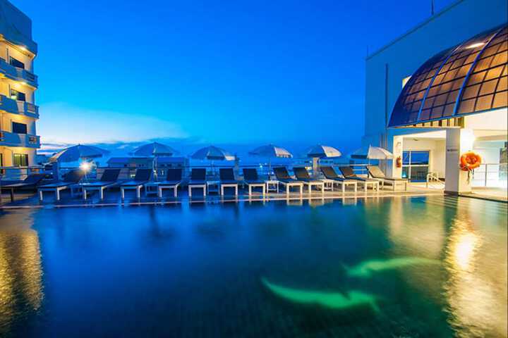 Pool Hotel