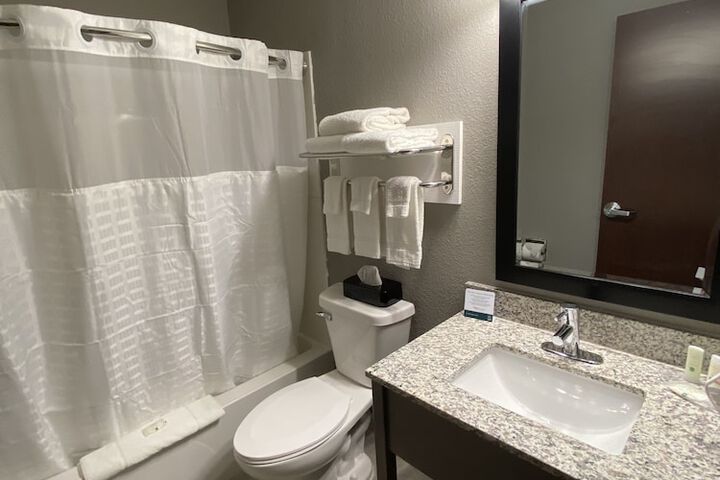 1 Double Bed Accessible (10 of 44)