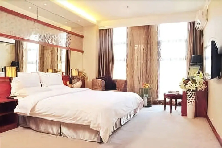 Room 3 of 12