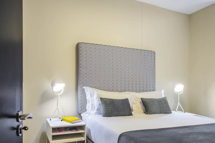Room 9 of 77