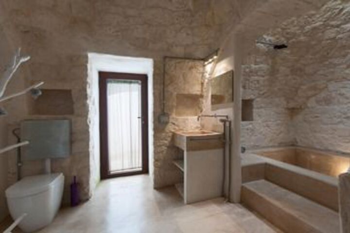 Room 4 of 27