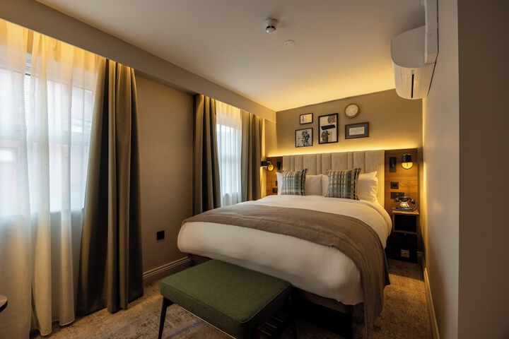 Room 33 of 110