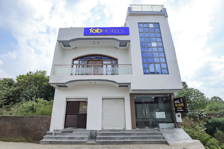 Fabhotel Lotus