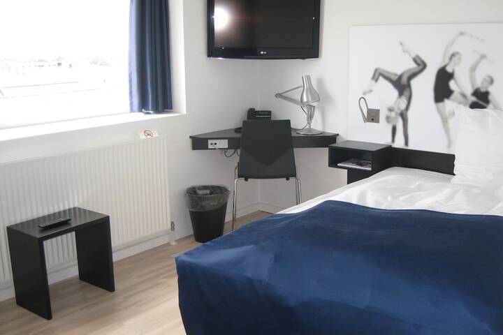 Room 6 of 34