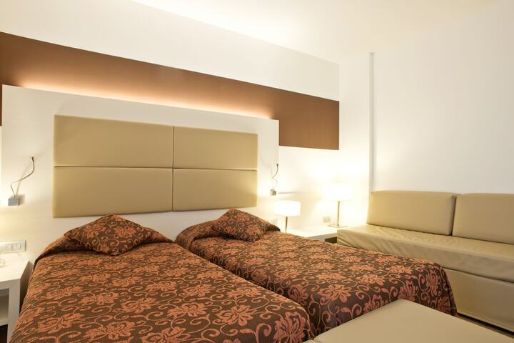 Room 32 of 86