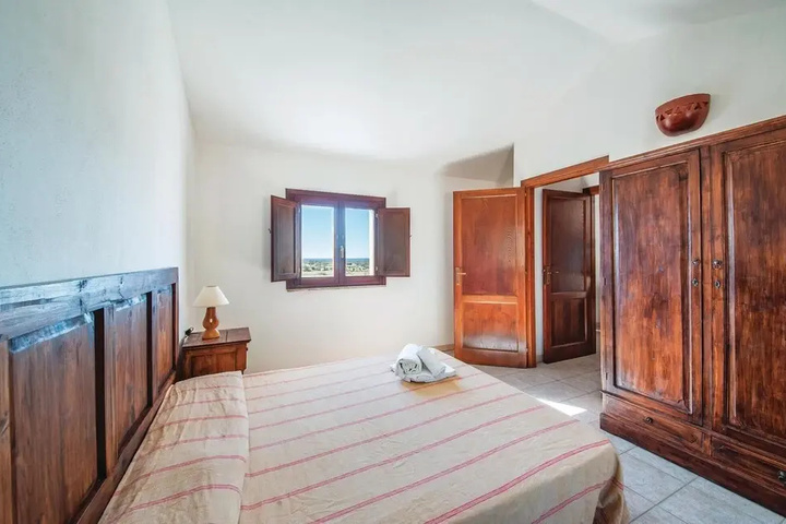 Room 2 of 16