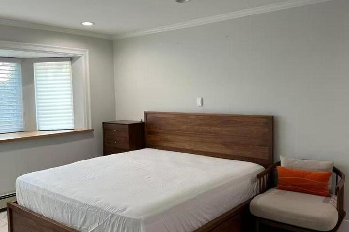 Exterior of vancouver heart location independent suites