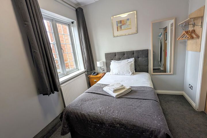 Room 70 of 89