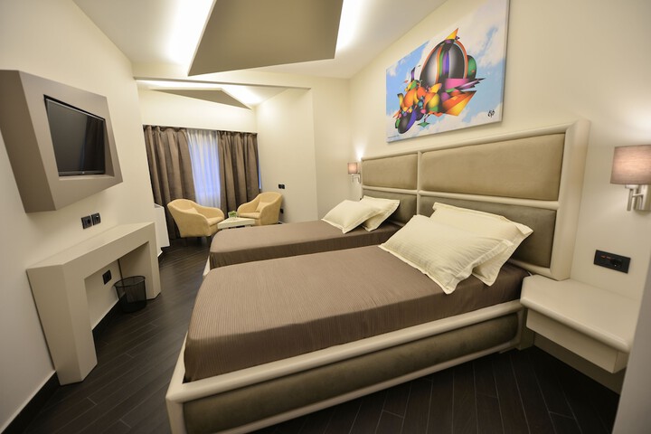 Room 16 of 36