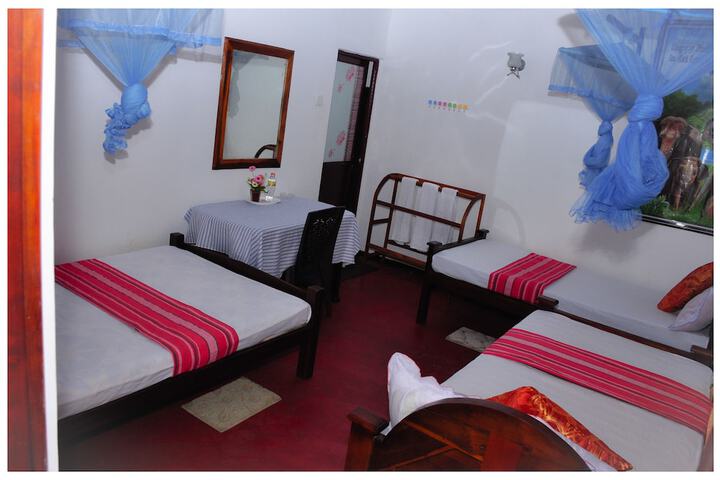 Room 6 of 11