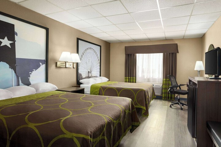 2 Queen Beds (6 of 7)