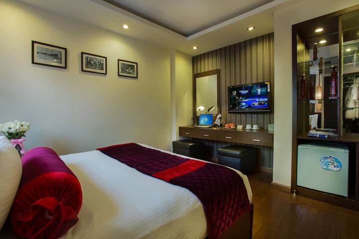 Room 4 of 28