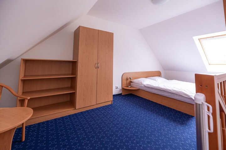 Room 10 of 65