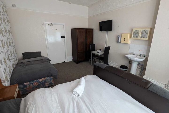 Room 10 of 25