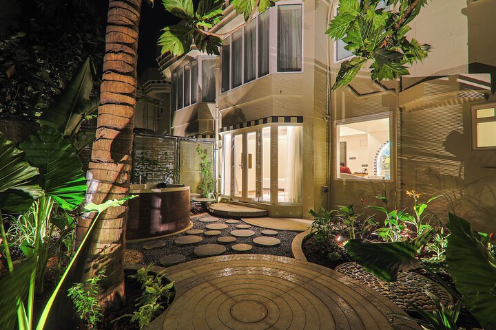 Hotel Exterior 100 of 102