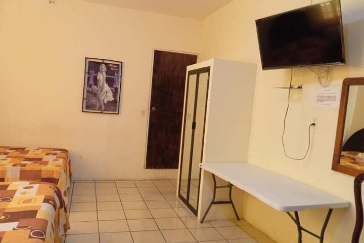 Room 7 of 13